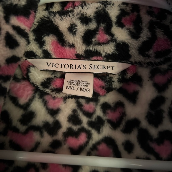 Victors Secret Leopard Heart Robe NWOT - Picture 2 of 3